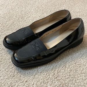 Salvatore Ferragamo flats size 8.5 narrow women like new